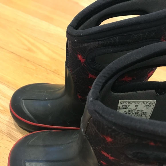 Bogs Classic waterproof, insulated boots, toddler size 9 - Picture 4 of 6